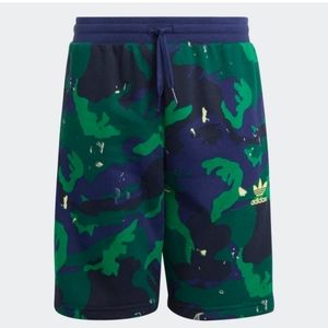 Addidas camo shorts NWT SIZE L
